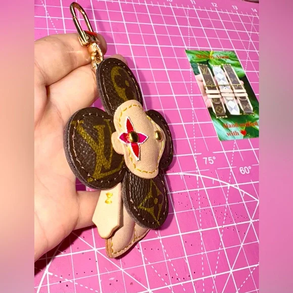 💞 Monogram Vivienne Doll puffed bag charm - Picture 5 of 12